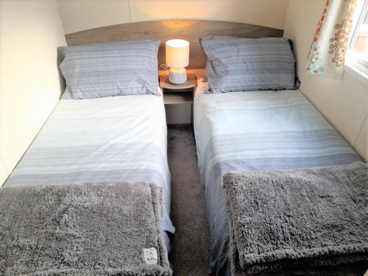 3 Bedroom Modern Caravan Sleeps Up To 8 Милом Экстерьер фото