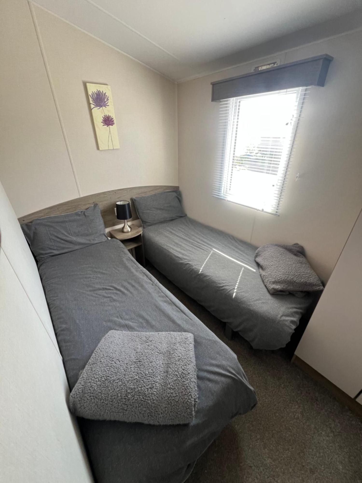 3 Bedroom Modern Caravan Sleeps Up To 8 Милом Экстерьер фото